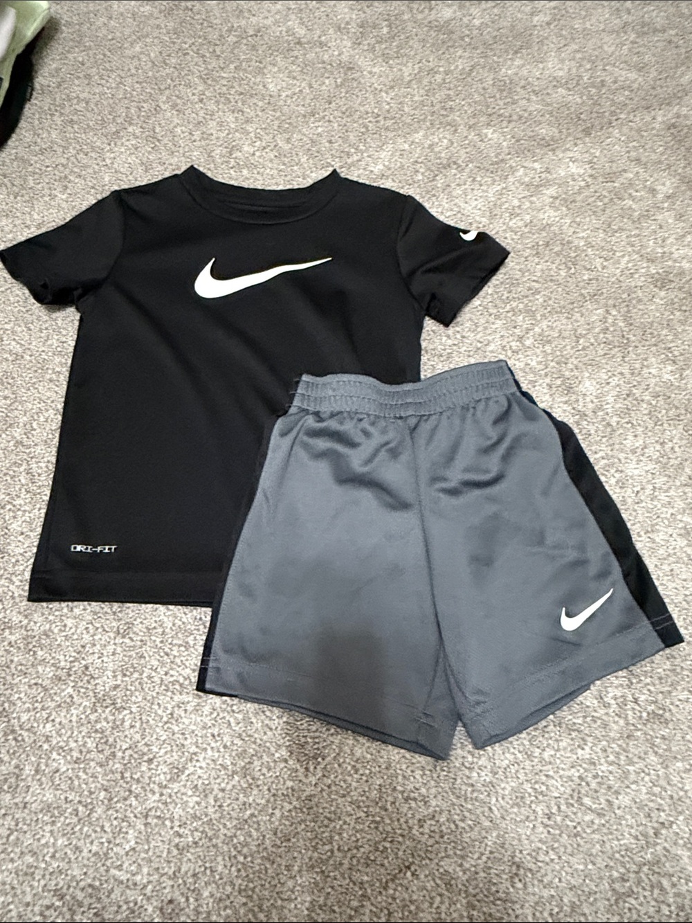 Nike size 3/4 dri fit set